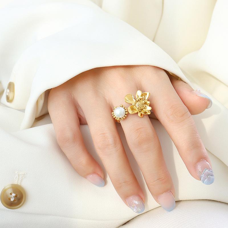 Vintage Flower Ring With Rubber Beads