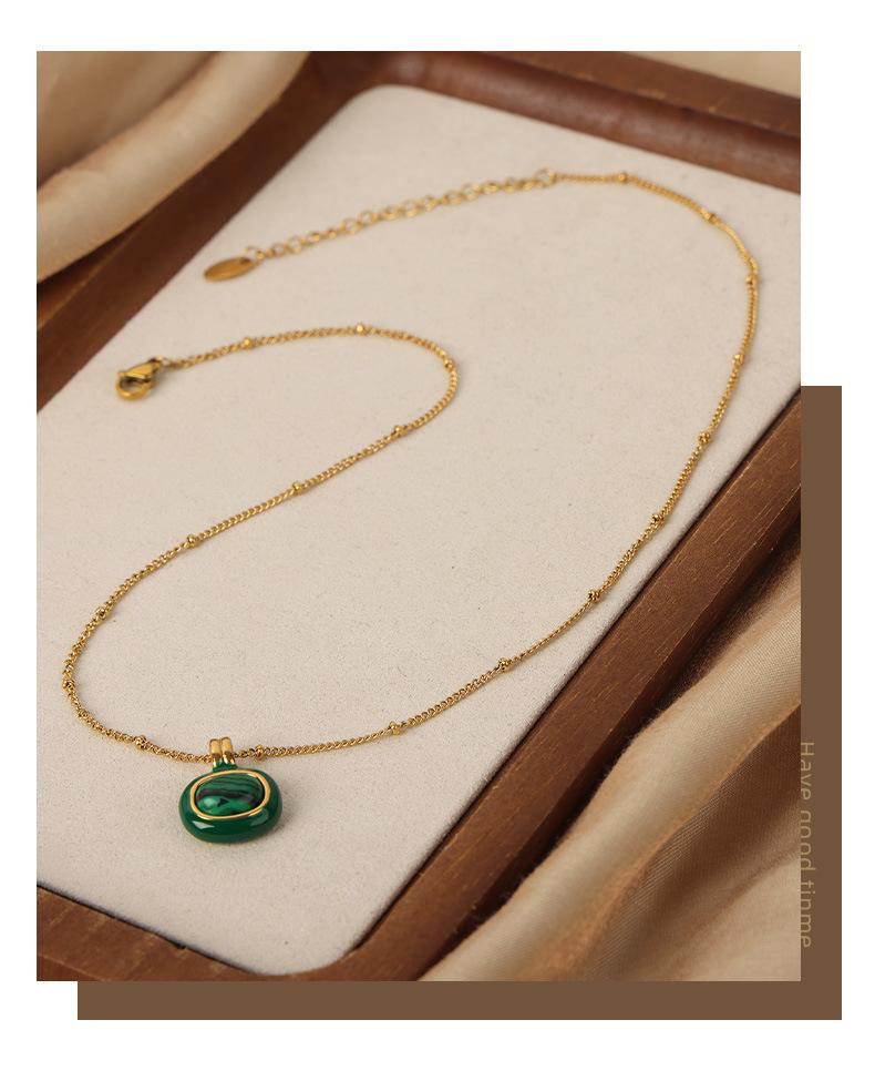 Vintage Personalized Titanium Steel Gold Plated Glazed White Shell Malachite Pendant Necklace