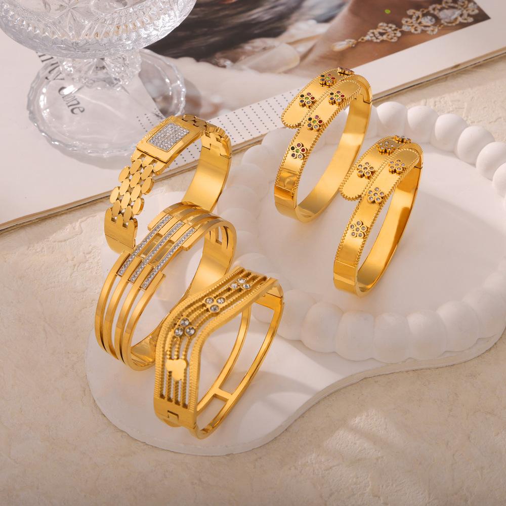 Light Luxury Vintage Fashion Personalized Titanium Steel Gold Plated Diamond Enamel Glaze Design Hollow Bracelet