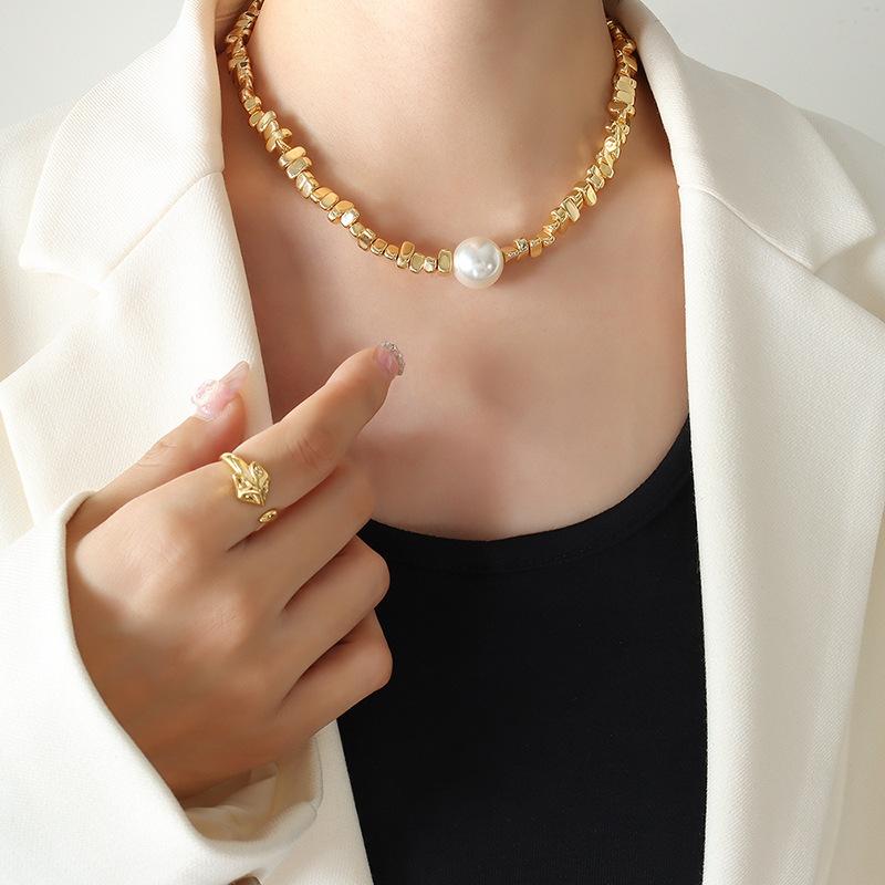 Vintage Light Luxury Simple Irregular Imitation Pearl Gold Plated Necklace