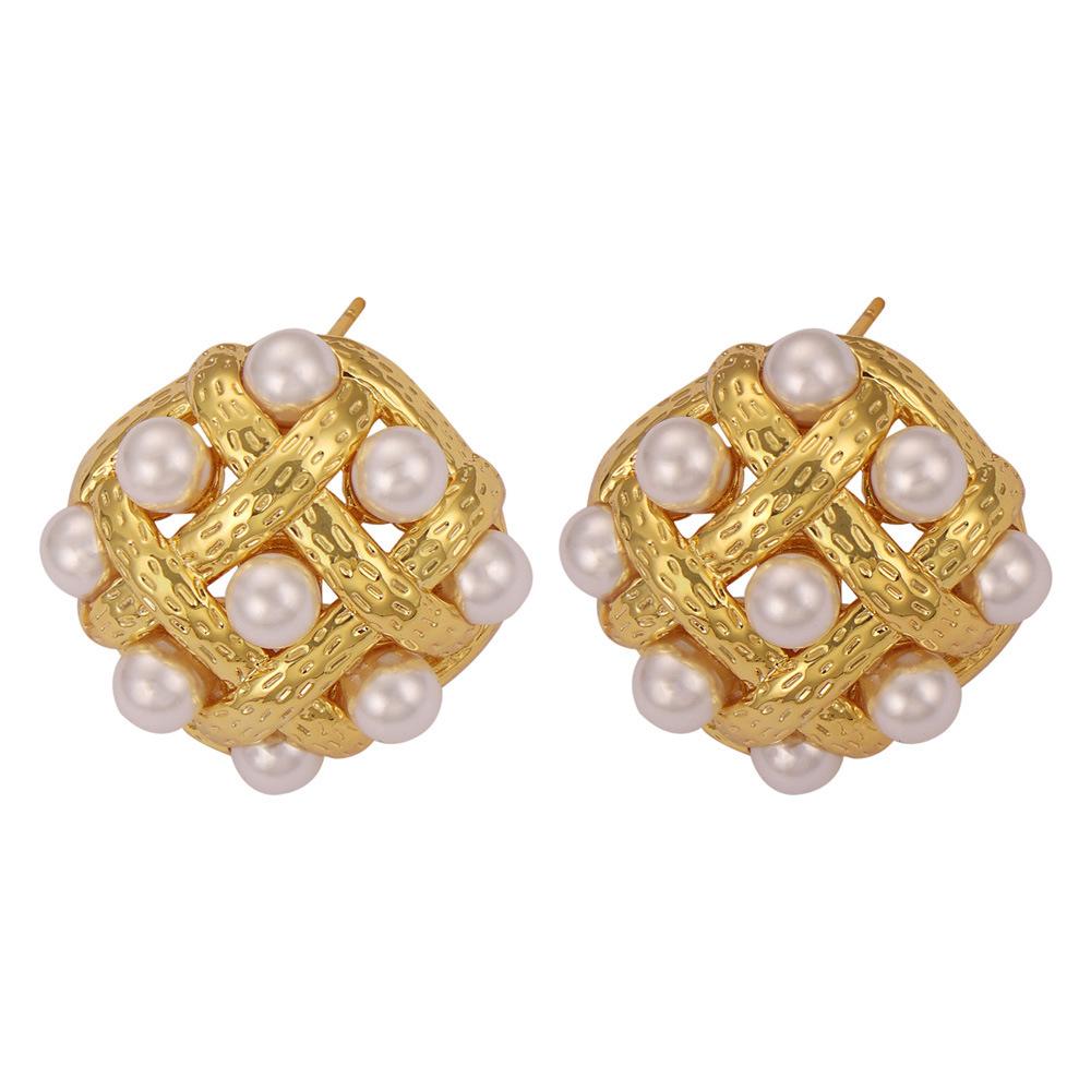 retro light luxury copper material hollowed out inlaid high gloss pearl earrings