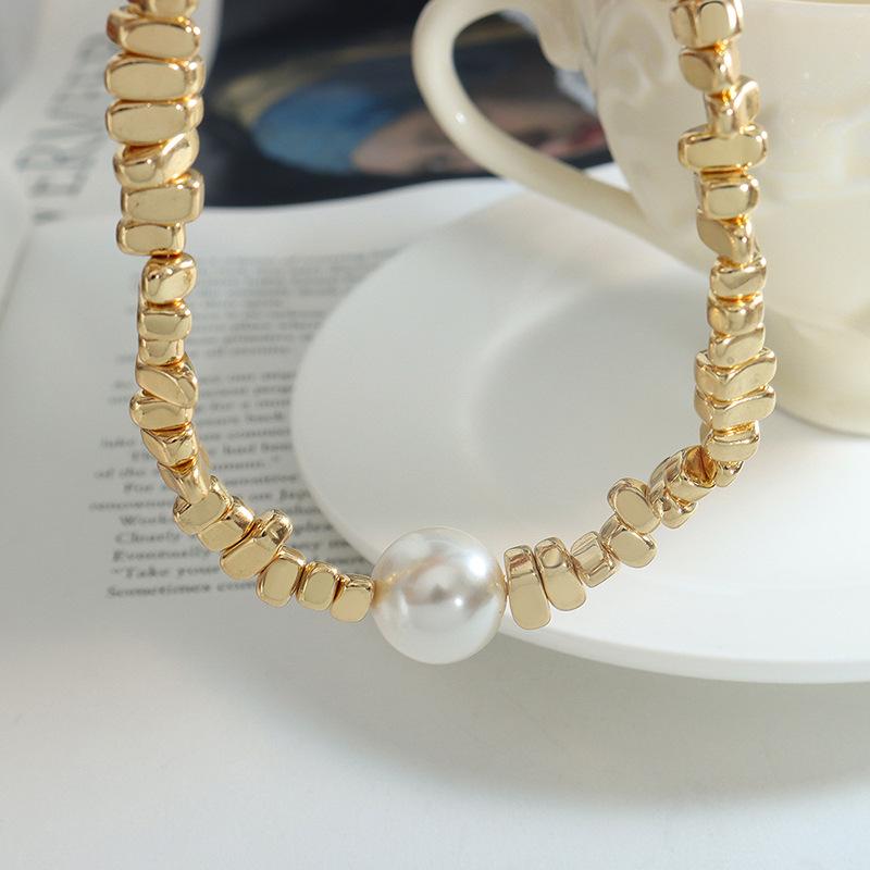 Vintage Light Luxury Simple Irregular Imitation Pearl Gold Plated Necklace