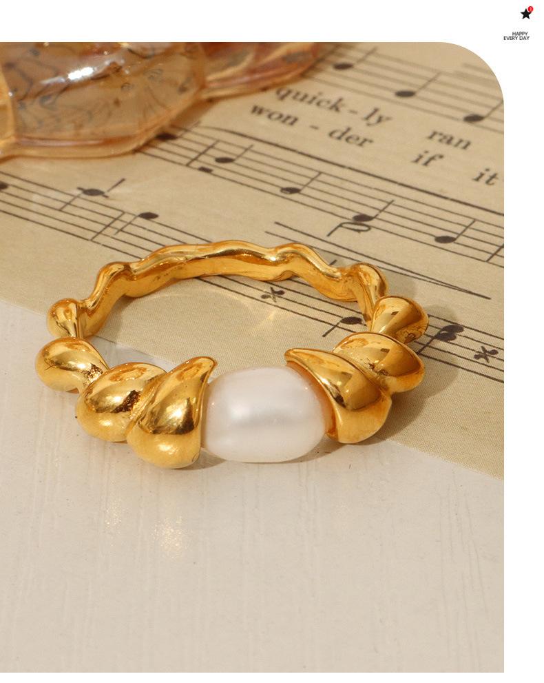 Fashion Retro Gorgeous Titanium Steel Plated 18K Gold Freshwater Pearl Ring