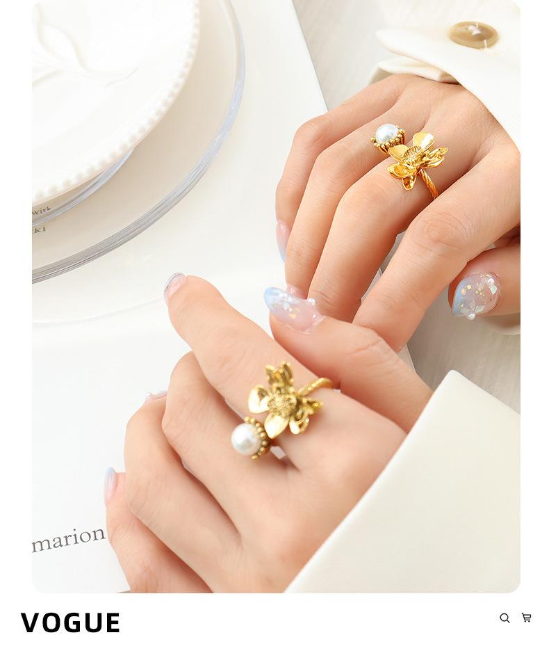 Vintage Flower Ring With Rubber Beads