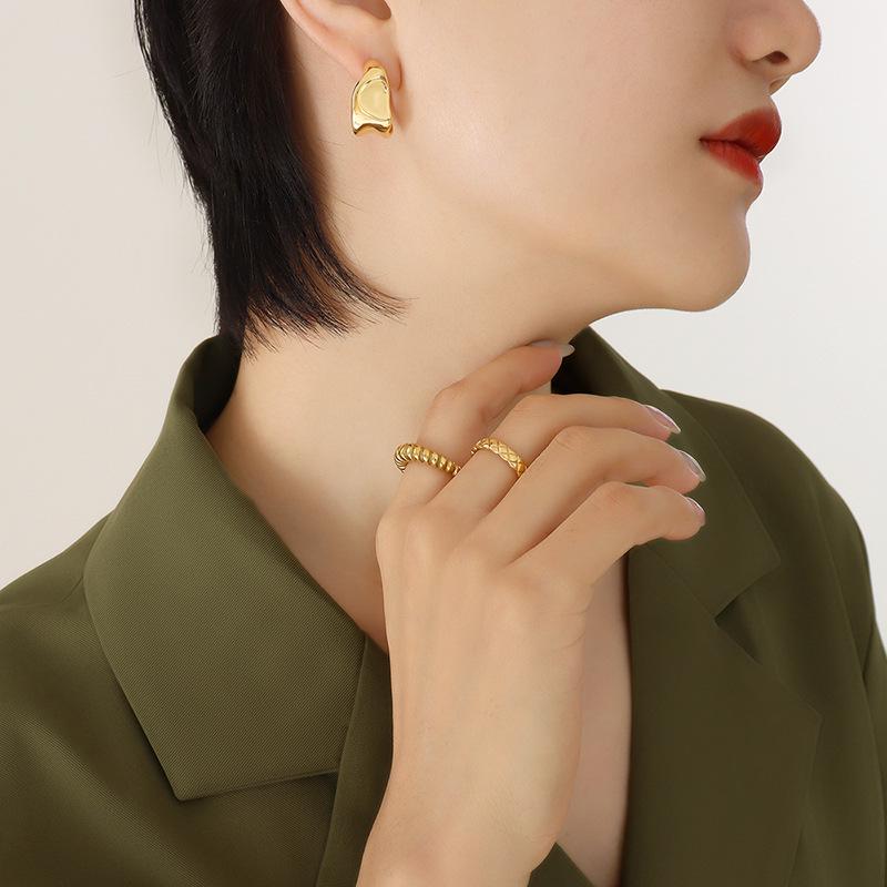 Irregular C- Shaped Geometric Earrings Titanium Steel Gold-plated Stud Earrings