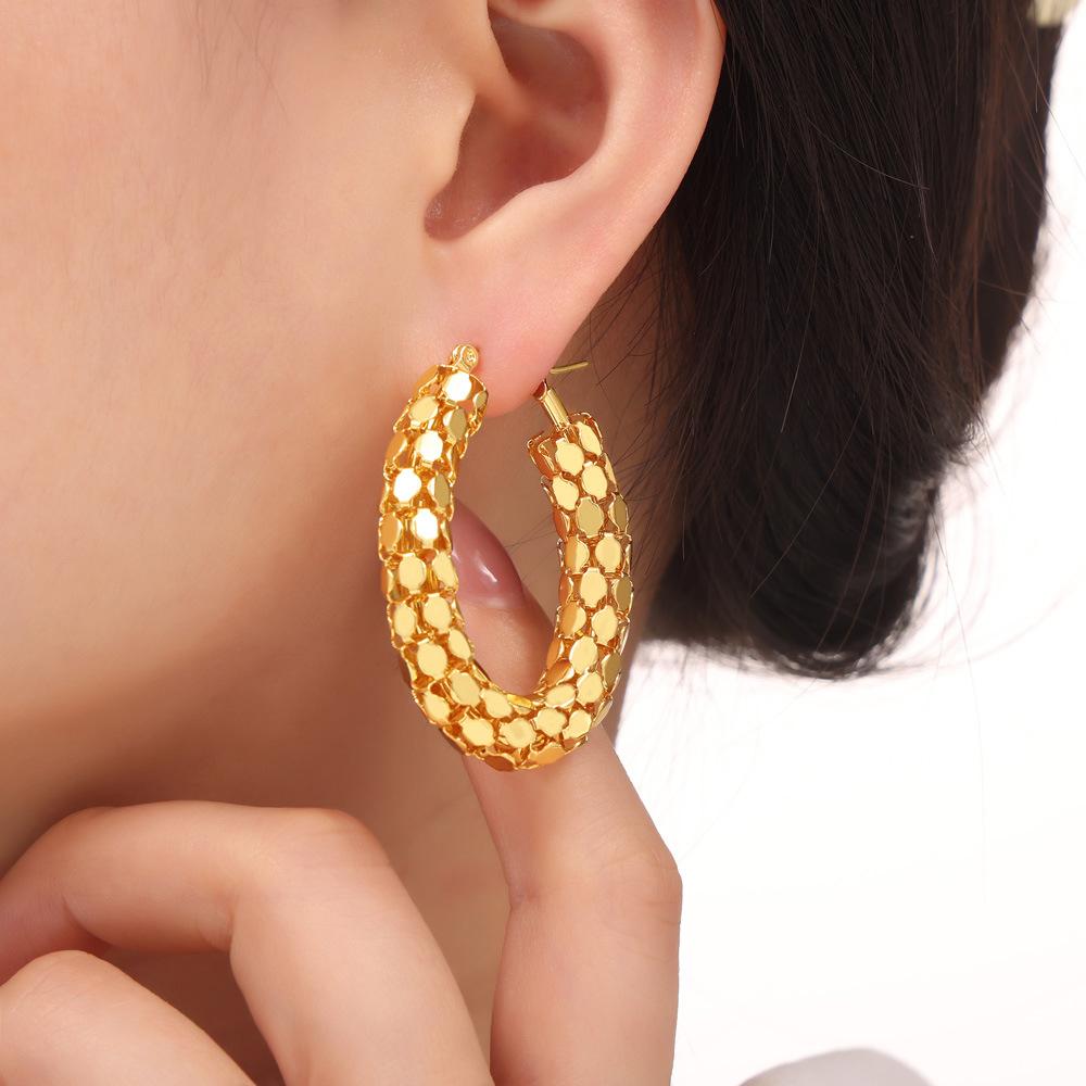 Fashion Simple Niche Design Personality Titanium Steel Gold Plated Hollow Texture Geometric U-shaped Earrings